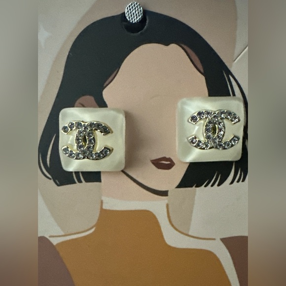 BEAUTIFUL FASHION STUD EARRINGS - Picture 2 of 5